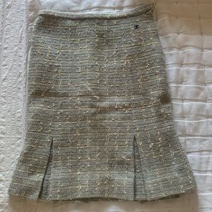 Beautiful Chanel Women’s 4-6 cream light green Boucle Pencil Knee Length Skirt.